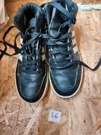 CHAUSSURES POUR ENFANTS, Enfants & Bébés, Vêtements enfant | Chaussures & Chaussettes, Enlèvement ou Envoi, Comme neuf, Chaussures de sport