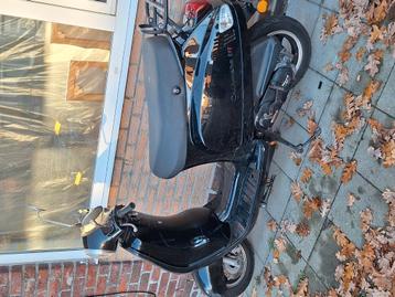 A klasse scooter 50cc originele papieren start en rijd 4takt beschikbaar voor biedingen