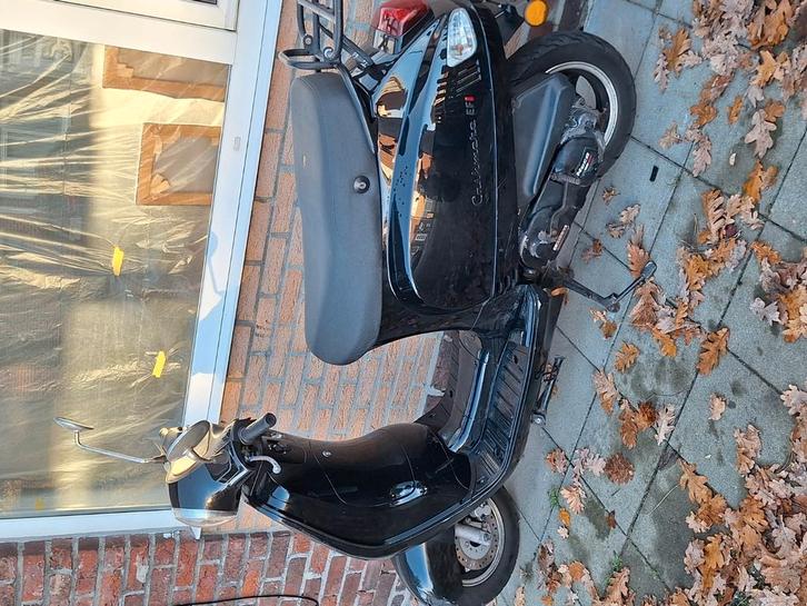 A klasse scooter 50cc originele papieren start en rijd 4takt, Fietsen en Brommers, Scooters | Overige merken, Zo goed als nieuw