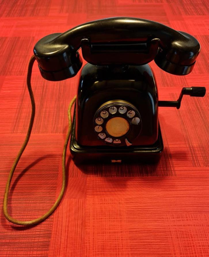 Telefoon bakeliet - draaischijf + zwengel, Telecommunicatie, Vaste telefoons | Niet Draadloos, Zo goed als nieuw, Bakeliet, Met draaischijf