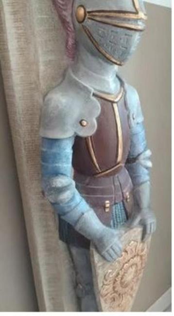 Paar stenen pilasters met riddermotief in kleur beschikbaar voor biedingen