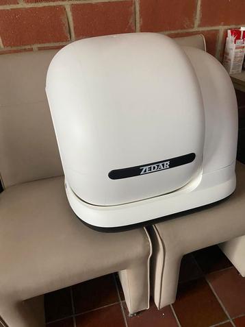 Automatische kattenbak ZEDAR beschikbaar voor biedingen