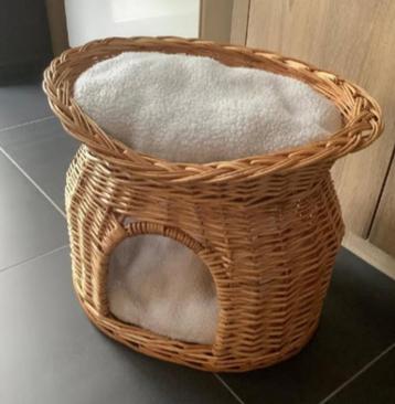 Kattenmand beschikbaar voor biedingen