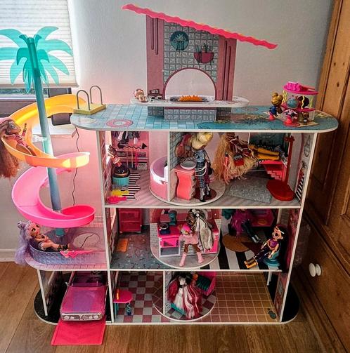 LOL surprise poppenhuis + poppen en accessoires, Kinderen en Baby's, Speelgoed | Poppenhuizen, Zo goed als nieuw, Accessoires