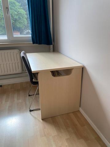 Licht Houten Bureau + Grijze Bureaustoel – Tijdloze Set beschikbaar voor biedingen
