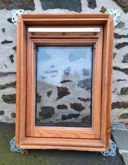 velux 55x78 + raccord + store + option pose, Bricolage & Construction, Châssis & Portes coulissantes, Utilisé, Bois, Enlèvement