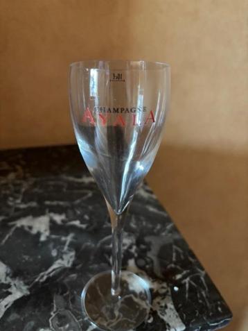 Champagne glazen  beschikbaar voor biedingen