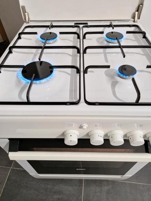 Cuisinière * Bosch * tout au gaz avec four jamais servi 155€, Elektronische apparatuur, Fornuizen, Zo goed als nieuw, Tussenbouw