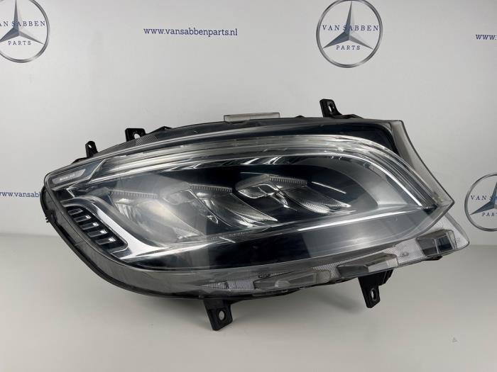 Phare droit d'un Mercedes Sprinter, Autos : Pièces & Accessoires, Éclairage, Mercedes-Benz, Utilisé, 3 mois de garantie