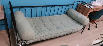 Baquette en métal avec coussins beschikbaar voor biedingen