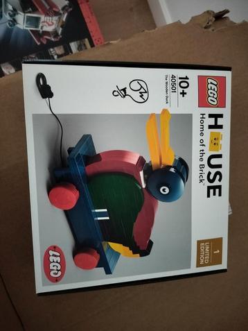 Lego 40501 - home of the brick wooden duck signed and sealed beschikbaar voor biedingen