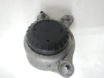Mercedes-Benz C-Klasse W205 Motorsteun Links A2052406717 beschikbaar voor biedingen