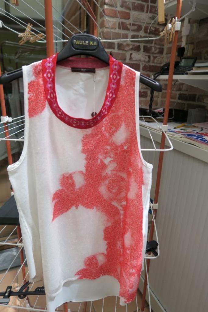 Topje nieuw rood wit pailletjes High Tech mt 42, Kleding | Dames, Topjes, Nieuw, Maat 42/44 (L), Rood, Zonder mouw, Ophalen of Verzenden