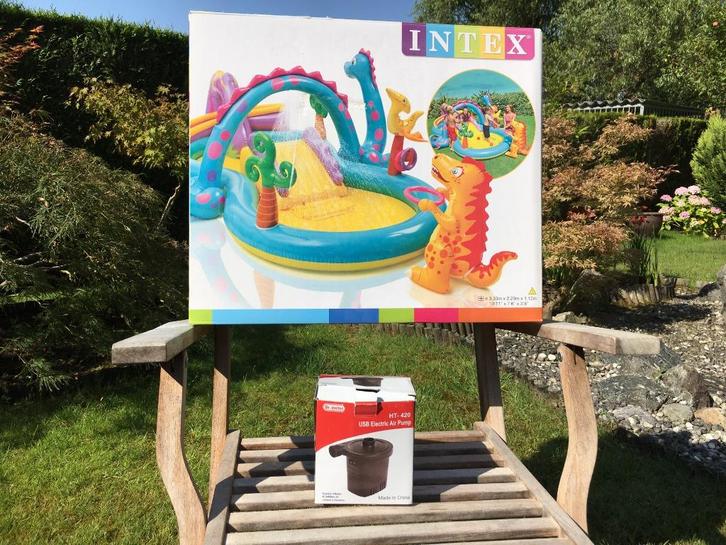 aire de jeux DINOLAND + chargeur électrique air pump USB, Enfants & Bébés, Jouets | Extérieur | Figurines gonflables, Comme neuf