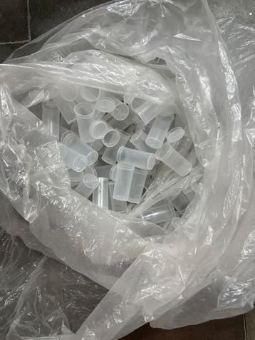 Pop-top potjes 13 DRAM – squeeze-open beschikbaar voor biedingen