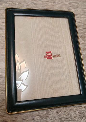 Vintage fotokader met echt groen leer  beschikbaar voor biedingen