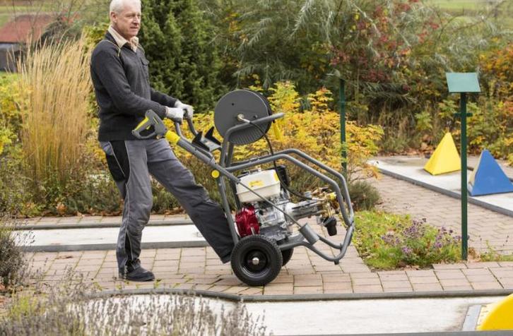 Huur: Krachtige Kärcher Benzine Hogedrukreiniger - 230 bar, Tuin en Terras, Hogedrukreinigers, Zo goed als nieuw, Benzine, Met regelbare waterdruk