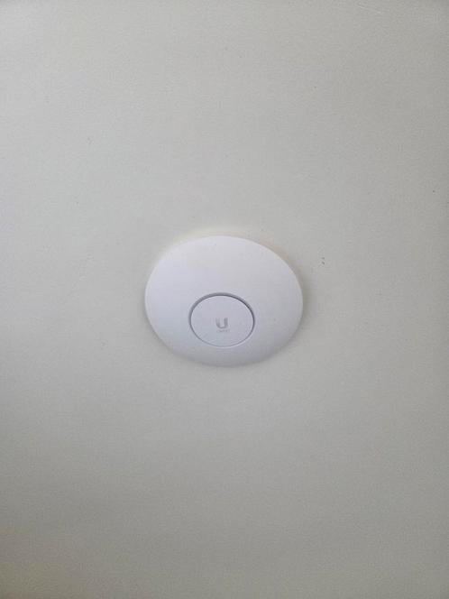 Ubiquiti unifi U6-LR, Computers en Software, Accesspoints, Zo goed als nieuw, Ophalen of Verzenden