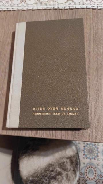 Alles over behang, handleiding voor de vakman beschikbaar voor biedingen