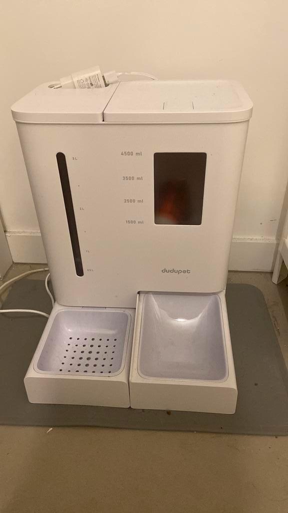 Distributeur eau et croquettes programmable, Animaux & Accessoires, Nourriture & Abreuvoirs pour chats, Comme neuf, Enlèvement