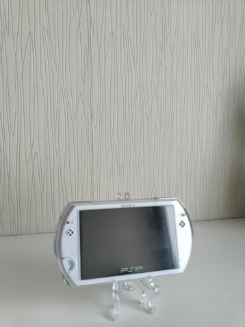PSP Go, Pearl White (custom firmware) beschikbaar voor biedingen