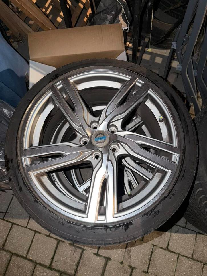 Jantes Volvo 18" 5x108 ET49 + Pirelli P Zero5 225/40R18 2025, Autos : Pièces & Accessoires, Pneus & Jantes, Pneus et Jantes, Pneus été