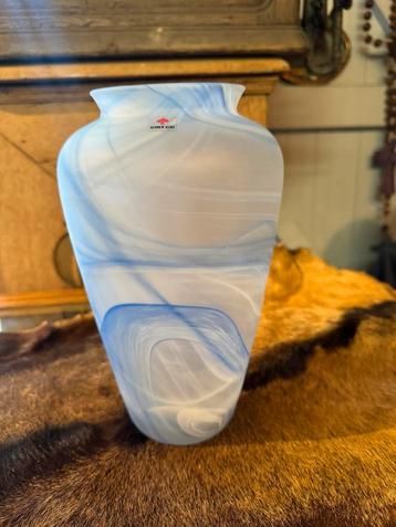 Herner glas vaas beschikbaar voor biedingen