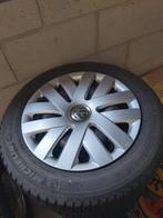 Winterbanden op velg met nieuwe wieldoppen 15inch/5x100, Auto-onderdelen, Ophalen, Gebruikt, 15 inch, Banden en Velgen