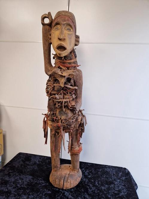 Nkisi Nkondi - spijkerbeeld 115cm hoog, Antiek en Kunst, Kunst | Niet-Westerse kunst, Ophalen