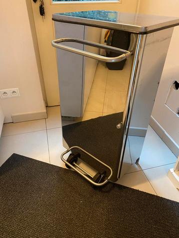 RVS / inox pedaal vuilbak beschikbaar voor biedingen