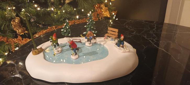 Lemax Kerstdorp Schaatsbaan, Diversen, Kerst, Zo goed als nieuw, Ophalen