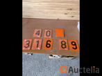 Oranje bord met cijfers: 16 stuks: 5€, Nieuw, Gereedschap of Accessoires, Ophalen