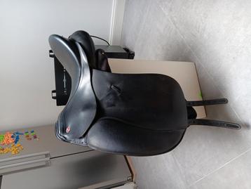 Selle de dressage Kieffer Phrijgia 17,5 pouces, Animaux & Accessoires, Enlèvement ou Envoi, Comme neuf, Dressage