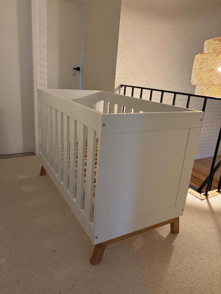 Babybed (matras optioneel EUR 65 extra), Huis en Inrichting, Slaapkamer | Bedden, Zo goed als nieuw, Eenpersoons, 70 cm of minder