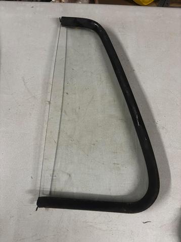 VW T2b venstertje met vw logo beschikbaar voor biedingen