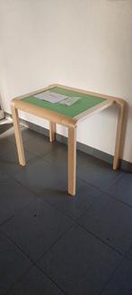 Kindertafeltje, Enlèvement