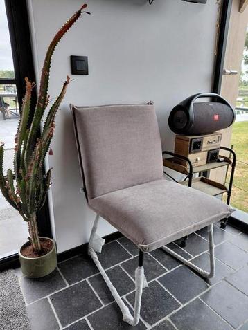 Brede stoel van pr living beschikbaar voor biedingen
