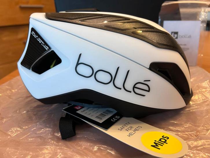Nieuwe Bollé-helm, Fietsen en Brommers, Fietsaccessoires | Fietshelmen, Nieuw, Heer of Dame, M, Ophalen of Verzenden