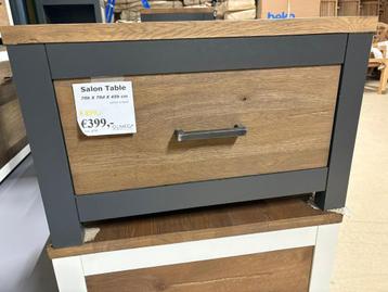 Salon tafel beschikbaar voor biedingen