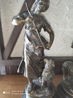 des statuettes en bronze., Bronze, Enlèvement