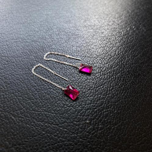 oorbellen 18K wit goud, Handtassen en Accessoires, Oorbellen, Zo goed als nieuw, Hangers, Goud, Rood, Met edelsteen, Ophalen of Verzenden
