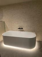 Luca Varess Laguna halfvrijstaand bad met LED en airmassage, Maison & Meubles, Salle de bain | Salle de bain complète, Enlèvement ou Envoi