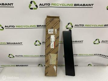 Afdekking B-Stijl Ruit Toyota Corolla NIEUW 75761-02140 beschikbaar voor biedingen