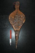 Souvenir van Lourdes balg (45 cm) reliëf metalen decor, Antiek en Kunst, Ophalen of Verzenden
