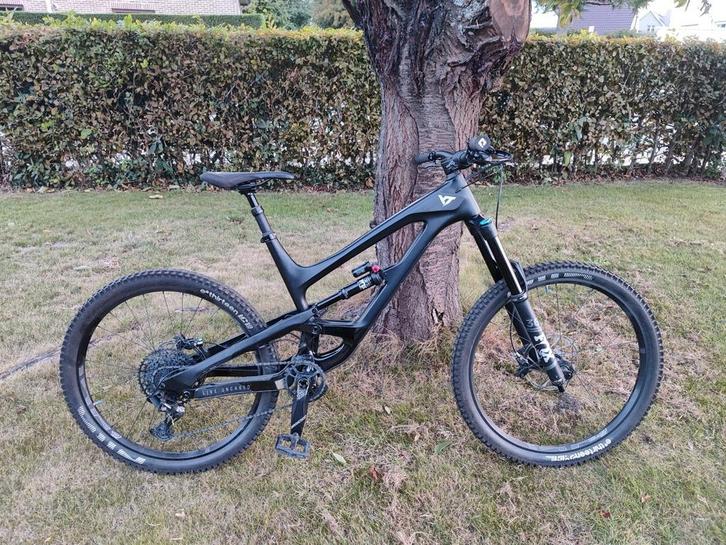 YT industries Capra Comp XL 27,5" Carbon Black, Fietsen en Brommers, Fietsen | Crossfietsen en BMX, Zo goed als nieuw, Ophalen