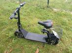 Trottinette électrique. Avec assises cent quatre-vingt-sept, Ophalen, Zo goed als nieuw