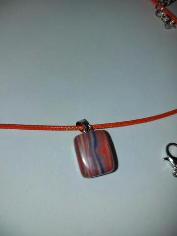 Collier avec Stenen Block, Enlèvement ou Envoi, Comme neuf