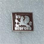 SP1193 Speldje Bedford bruin, Collections, Broches, Pins & Badges, Utilisé, Enlèvement ou Envoi