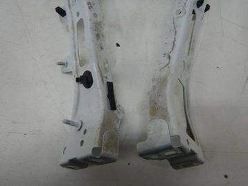 Audi A4 8W Zijschermsteun Set Links+Rechts LS9R 8W0821136B beschikbaar voor biedingen