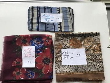 différents foulards pour femmes à 5 euros chacun